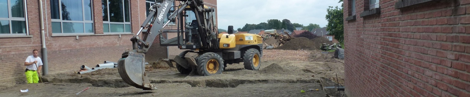 Constreno bouwteam aan het werk — ruwbouwfase van een grootschalig project